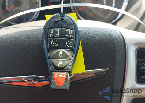 2015 Chrysler Town & Country Touring-L z USA, uszkodzony, nr VIN 2C4RC1CG2FR539750